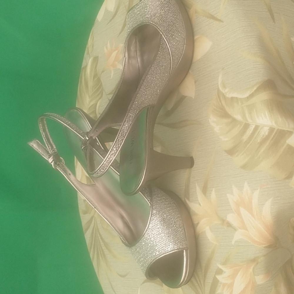Shoes - Picture 3 of 4